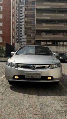 HONDA CIVIC 1.8 LXS 16V FLEX 4P AUTOMÁTICO HONDA CIVIC 1.8 LXS 16V FLEX 4P AUTOMÁTICO